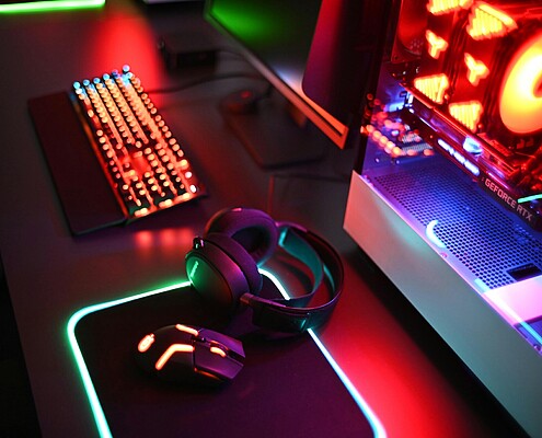 Niche sportágak és e-sport - a jövő fogadási lehetőségei gamer pc